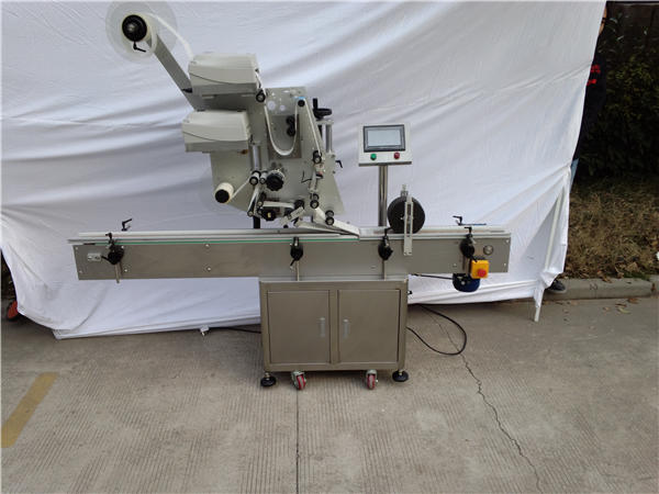 Тегіс бөтелкеге арналған жапсырмаларды автоматты түрде жапсыратын машина 